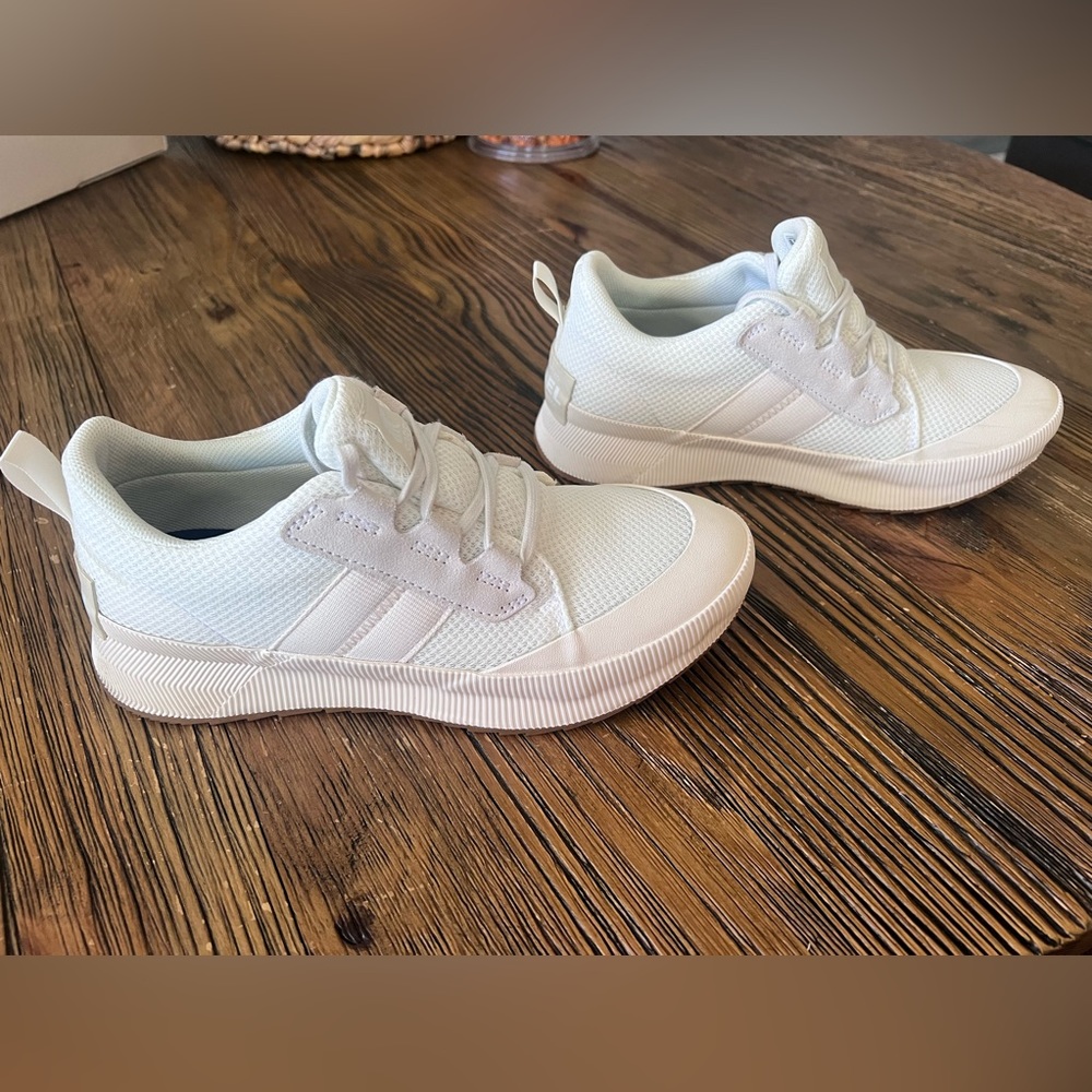 Sorel Women’s Out N About III Low Sneaker Waterproof Shoes 8.5 (Sea Salt/Chalk)